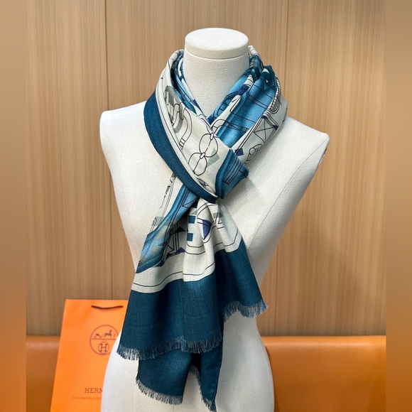 Hermès Scarf - Picture 1 of 9